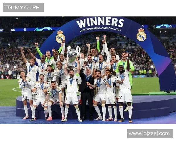 各大足球品牌背后的明星球员与他们的传奇故事探秘